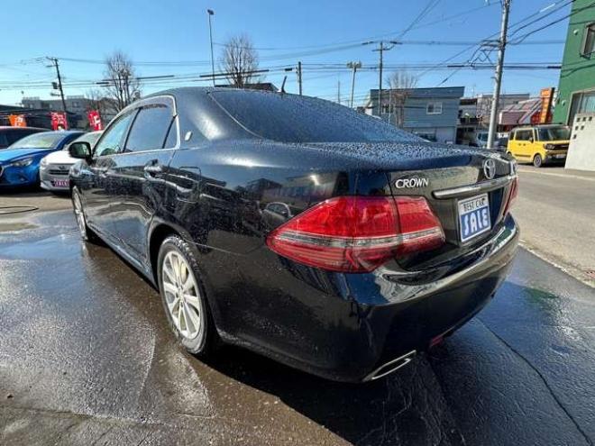 クラウンロイヤル 2.5 ロイヤルサルーン i-Four ナビパッケージ 4WD　純正HDDナビ　寒冷地仕様　地デジ　ビルトインETC　プッシュスタート　パワーシート　バックモニター　社外アルミホイール夏　純正アルミホイール冬　インテリジェントキー　横滑り防止装置 2500