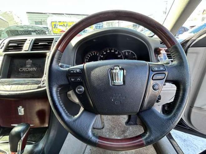 クラウンロイヤル 3.0 ロイヤルサルーン i-Four Uパッケージ 4WD　クルーズコントロール　ナビフルセグTVバックモニター　Uパッケージ 3000