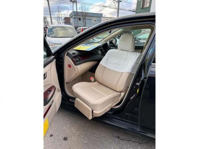 クラウンロイヤル 3.0ロイヤルサルーンi-Fourウェルキャブ全自動助手席回転スライドシート車Bタイプ 4WD　純正ナビ　バックモニター　インテリジェントキー　純正17インチアルミホイール冬　地デジ　プッシュスタート　クルーズコントロール　福祉車輌 3000