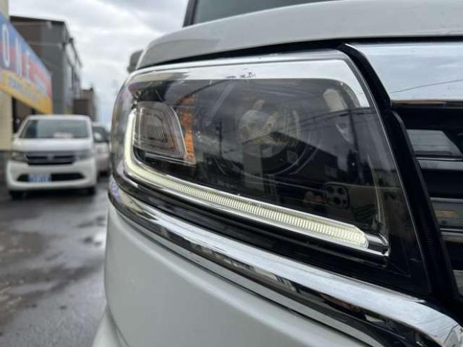 スペーシアカスタム ハイブリッド XSターボ 4WD　両側パワースライドドア　ナビ　Bluetooth　プッシュスタート　アイドリングストップ　ビルトインETC　コーナーセンサー　レーンキープアシスト　衝突軽減ブレーキ　横滑り防止装置　前席シートヒーター 660