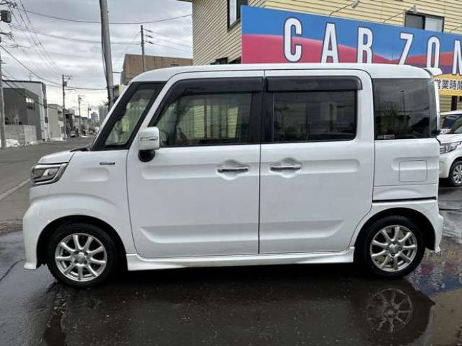 スペーシアカスタム ハイブリッド XSターボ 4WD　両側パワースライドドア　ナビ　Bluetooth　プッシュスタート　アイドリングストップ　ビルトインETC　コーナーセンサー　レーンキープアシスト　衝突軽減ブレーキ　横滑り防止装置　前席シートヒーター 660