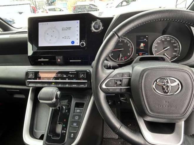 ヴォクシー2.0 S-G 4WD　バックモニター　左右電動スライドドア　衝突軽減ブレーキアクセル踏み間違いブレーキ　ETCレーンキープアシスト 2000