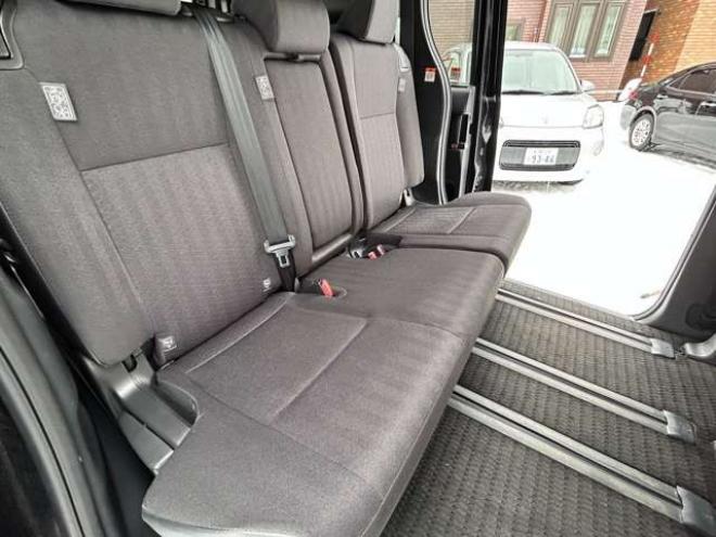 ヴォクシー2.0 S-G 4WD　バックモニター　左右電動スライドドア　衝突軽減ブレーキアクセル踏み間違いブレーキ　ETCレーンキープアシスト 2000