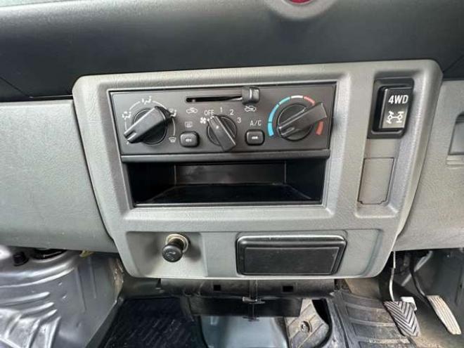 ミニキャブバン CD ハイルーフ 4WD　4WD切替スイッチ　FM/AMラジオ 660