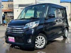 デイズルークス　ハイウェイスターX 4WD　片側パワースライドドア　SDナビ　Bluetooth　フルセグTV 　アラウンドビューモニター　バックモニター　インテリジェントキー　プッシュスタート　運転席シートヒーター　純正アルミホイール夏　EGスターター 660