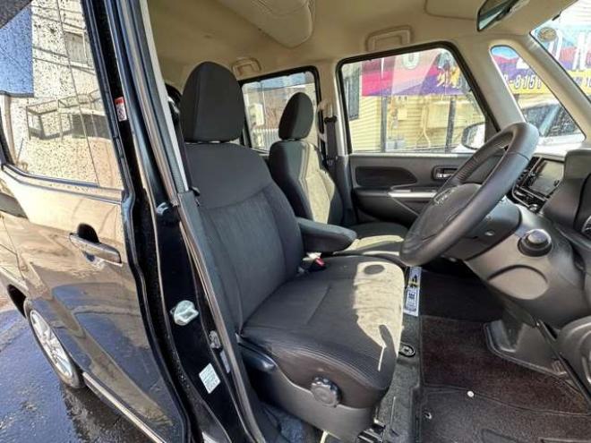 デイズルークスハイウェイスターX 4WD　片側パワースライドドア　SDナビ　Bluetooth　フルセグTV 　アラウンドビューモニター　バックモニター　インテリジェントキー　プッシュスタート　運転席シートヒーター　純正アルミホイール夏　EGスターター 660