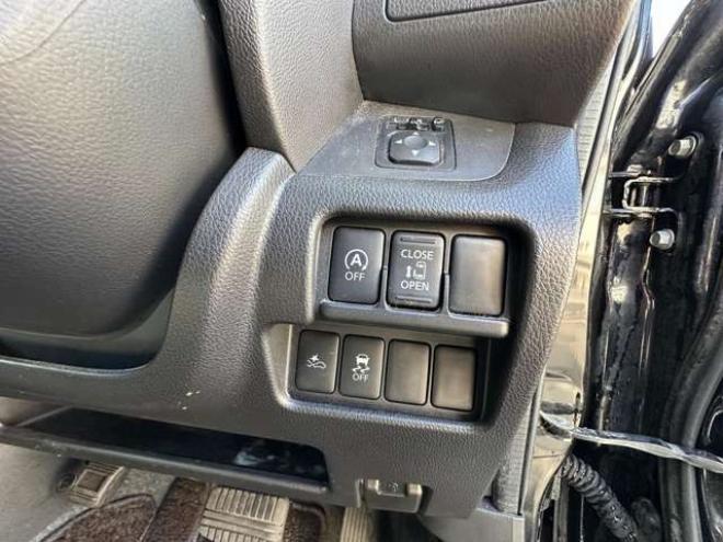 デイズルークスハイウェイスターX 4WD　片側パワースライドドア　SDナビ　Bluetooth　フルセグTV 　アラウンドビューモニター　バックモニター　インテリジェントキー　プッシュスタート　運転席シートヒーター　純正アルミホイール夏　EGスターター 660