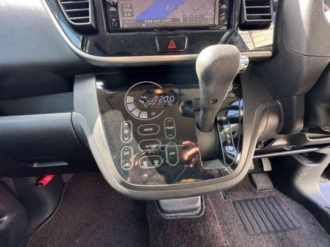 デイズルークスハイウェイスターX 4WD　片側パワースライドドア　SDナビ　Bluetooth　フルセグTV 　アラウンドビューモニター　バックモニター　インテリジェントキー　プッシュスタート　運転席シートヒーター　純正アルミホイール夏　EGスターター 660