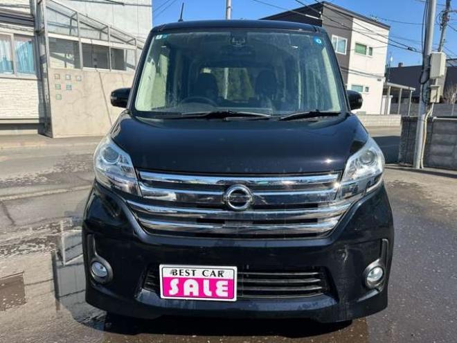 デイズルークスハイウェイスターX 4WD　片側パワースライドドア　SDナビ　Bluetooth　フルセグTV 　アラウンドビューモニター　バックモニター　インテリジェントキー　プッシュスタート　運転席シートヒーター　純正アルミホイール夏　EGスターター 660