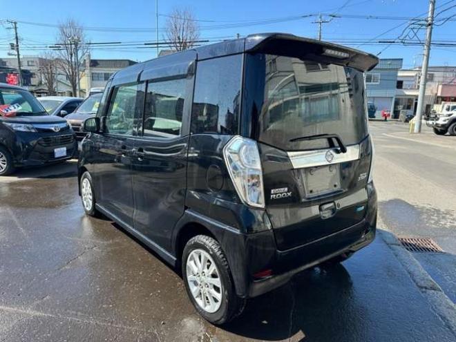 デイズルークスハイウェイスターX 4WD　片側パワースライドドア　SDナビ　Bluetooth　フルセグTV 　アラウンドビューモニター　バックモニター　インテリジェントキー　プッシュスタート　運転席シートヒーター　純正アルミホイール夏　EGスターター 660