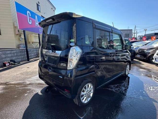 デイズルークスハイウェイスターX 4WD　片側パワースライドドア　SDナビ　Bluetooth　フルセグTV 　アラウンドビューモニター　バックモニター　インテリジェントキー　プッシュスタート　運転席シートヒーター　純正アルミホイール夏　EGスターター 660