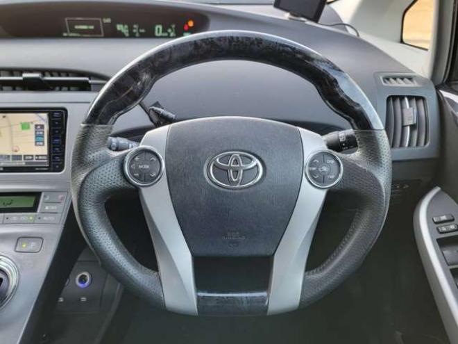 プリウス1.8 S　下廻り防錆塗装済 コムテック製ドラレコ  ケンウッド製社外ナビ フルセグ Bluetooth バックカメラ ETC フロント&テールエアロ プッシュスタート スマートキー 社外アルミ 2WD 1800