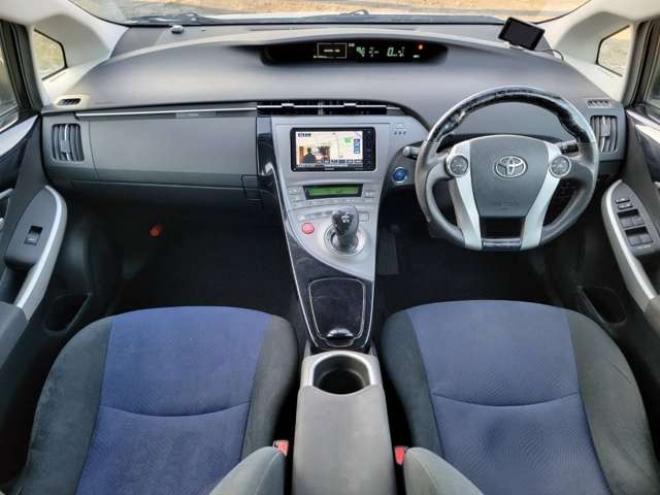 プリウス1.8 S　下廻り防錆塗装済 コムテック製ドラレコ  ケンウッド製社外ナビ フルセグ Bluetooth バックカメラ ETC フロント&テールエアロ プッシュスタート スマートキー 社外アルミ 2WD 1800