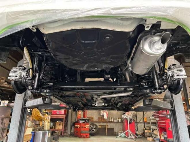 プリウス1.8 S　下廻り防錆塗装済 コムテック製ドラレコ  ケンウッド製社外ナビ フルセグ Bluetooth バックカメラ ETC フロント&テールエアロ プッシュスタート スマートキー 社外アルミ 2WD 1800