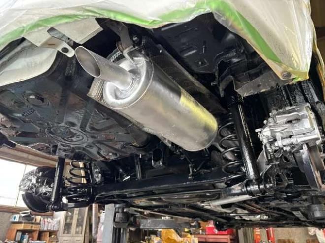 プリウス1.8 S　下廻り防錆塗装済 コムテック製ドラレコ  ケンウッド製社外ナビ フルセグ Bluetooth バックカメラ ETC フロント&テールエアロ プッシュスタート スマートキー 社外アルミ 2WD 1800