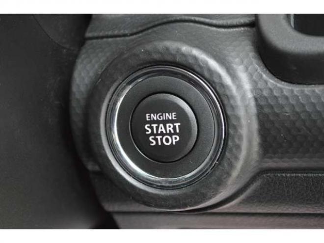 ジムニーXC 4WD　ワンオーナー車F5速マニュアル4WDターボセーフティサポート搭載アイドリングストップ横滑り防止装置ディスプレイオーディオハイビームアシストLEDライトクルーズコントロール 660