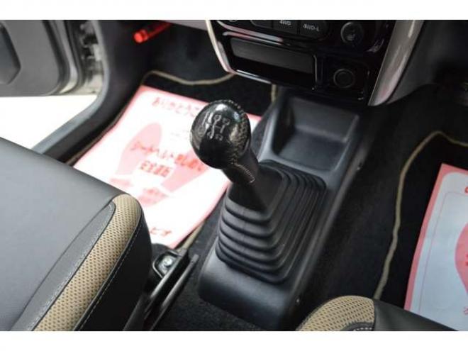 ジムニーランドベンチャー 4WD　ワンオーナー特別仕様車5速マニュアル4WDターボハーフレザーシートヒーターETCドライブレコーダー 660