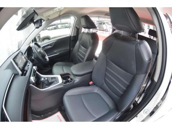 RAV-42.0 G 4WD　ワンオーナー車4WDプリクラッシュセーフティ黒革シートヒーターレーダークルーズコントロール8インチナビTVバックカメラLEDパワーバックドアステアリングヒーター横滑り防止装置パーキングセンサー 2000