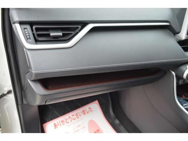 RAV-42.0 G 4WD　ワンオーナー車4WDプリクラッシュセーフティ黒革シートヒーターレーダークルーズコントロール8インチナビTVバックカメラLEDパワーバックドアステアリングヒーター横滑り防止装置パーキングセンサー 2000