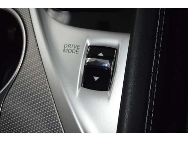 スカイライン3.5 350GT FOUR ハイブリッド タイプP　ハイブリッド4WDアイドリングストップエマージェンシーブレーキ横滑り防止装置HIDライト全方位モニター付純正ナビTVバックカメラ黒革シートヒーターETCアダプティブクルーズコントロール 3500