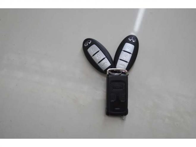 スカイライン3.5 350GT FOUR ハイブリッド タイプP　ハイブリッド4WDアイドリングストップエマージェンシーブレーキ横滑り防止装置HIDライト全方位モニター付純正ナビTVバックカメラ黒革シートヒーターETCアダプティブクルーズコントロール 3500