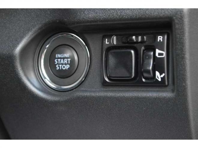 ジムニーXC 4WD　ワンオーナー車F5速マニュアル4WDターボセーフティサポート搭載アイドリングストップ横滑り防止装置11インチディスプレイオーディオハイビームアシストLEDライトクルーズコントロール 660