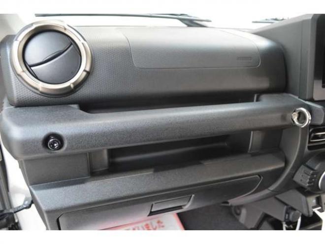 ジムニーXC 4WD　ワンオーナー車F5速マニュアル4WDターボセーフティサポート搭載アイドリングストップ横滑り防止装置11インチディスプレイオーディオハイビームアシストLEDライトクルーズコントロール 660