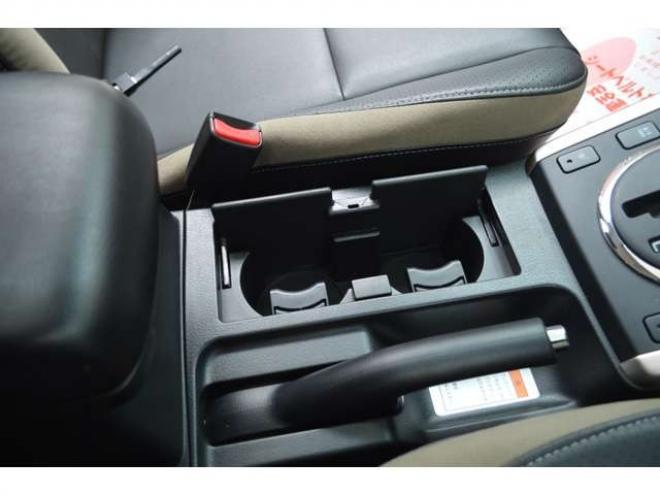 エスクード2.4 ランドブリーズ 4WD　ワンオーナー特別仕様車4WD横滑り防止装置サンルーフ社外ディスプレイオーディオバックカメラETCハーフレザーシートヒーターHIDライトクルーズコントロール 2400