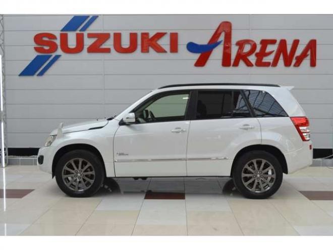 エスクード2.4 ランドブリーズ 4WD　ワンオーナー特別仕様車4WD横滑り防止装置サンルーフ社外ディスプレイオーディオバックカメラETCハーフレザーシートヒーターHIDライトクルーズコントロール 2400