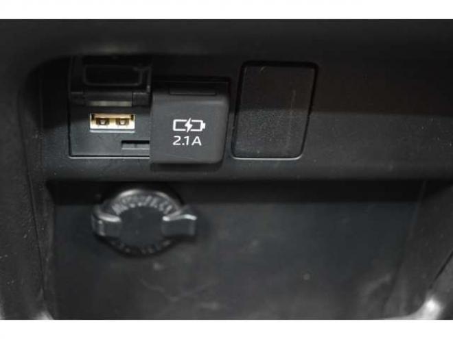 ヴォクシー2.0 ZS 煌III 4WD　ワンオーナー7人乗り4WD寒冷地仕様車トヨタセーフティセンスプリクラッシュセーフティ7インチワイドナビTVバックカメラ両側オートスライドドアETCハイビームアシストLEDヘッドライトクルーズコントロール 2000