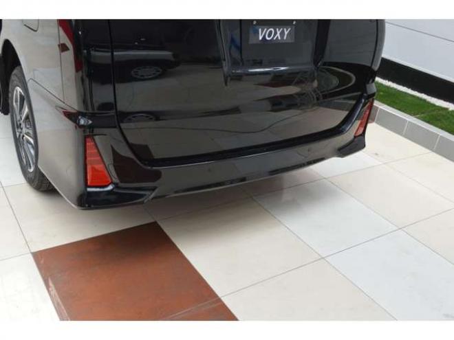 ヴォクシー2.0 ZS 煌III 4WD　ワンオーナー7人乗り4WD寒冷地仕様車トヨタセーフティセンスプリクラッシュセーフティ7インチワイドナビTVバックカメラ両側オートスライドドアETCハイビームアシストLEDヘッドライトクルーズコントロール 2000