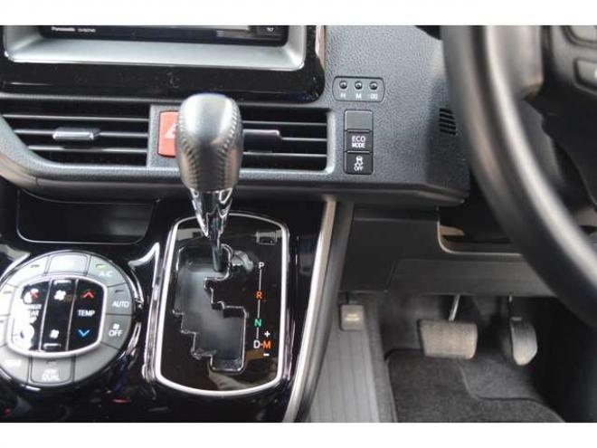 ヴォクシー2.0 ZS 煌III 4WD　ワンオーナー7人乗り4WD寒冷地仕様車トヨタセーフティセンスプリクラッシュセーフティ7インチワイドナビTVバックカメラ両側オートスライドドアETCハイビームアシストLEDヘッドライトクルーズコントロール 2000