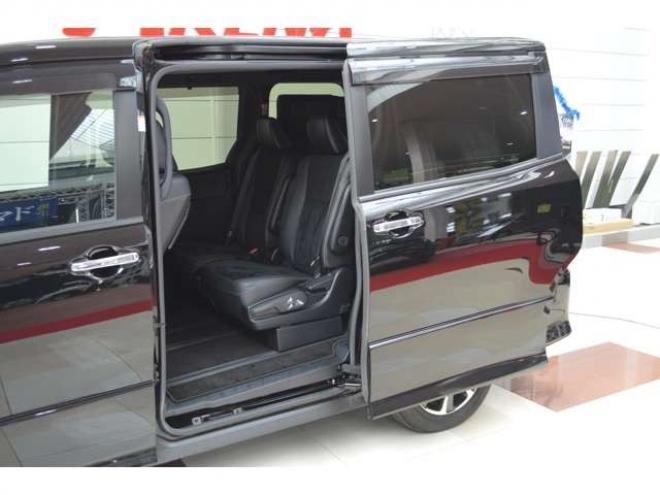 ヴォクシー2.0 ZS 煌III 4WD　ワンオーナー7人乗り4WD寒冷地仕様車トヨタセーフティセンスプリクラッシュセーフティ7インチワイドナビTVバックカメラ両側オートスライドドアETCハイビームアシストLEDヘッドライトクルーズコントロール 2000