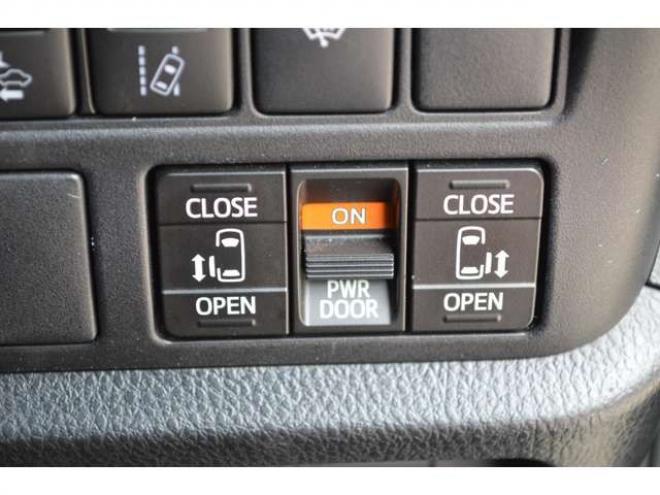 ヴォクシー2.0 ZS 煌III 4WD　ワンオーナー7人乗り4WD寒冷地仕様車トヨタセーフティセンスプリクラッシュセーフティ7インチワイドナビTVバックカメラ両側オートスライドドアETCハイビームアシストLEDヘッドライトクルーズコントロール 2000