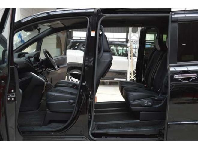 ヴォクシー2.0 ZS 煌III 4WD　ワンオーナー7人乗り4WD寒冷地仕様車トヨタセーフティセンスプリクラッシュセーフティ7インチワイドナビTVバックカメラ両側オートスライドドアETCハイビームアシストLEDヘッドライトクルーズコントロール 2000