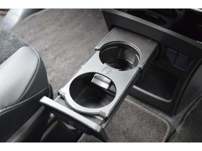 ヴォクシー2.0 ZS 煌III 4WD　ワンオーナー7人乗り4WD寒冷地仕様車トヨタセーフティセンスプリクラッシュセーフティ7インチワイドナビTVバックカメラ両側オートスライドドアETCハイビームアシストLEDヘッドライトクルーズコントロール 2000