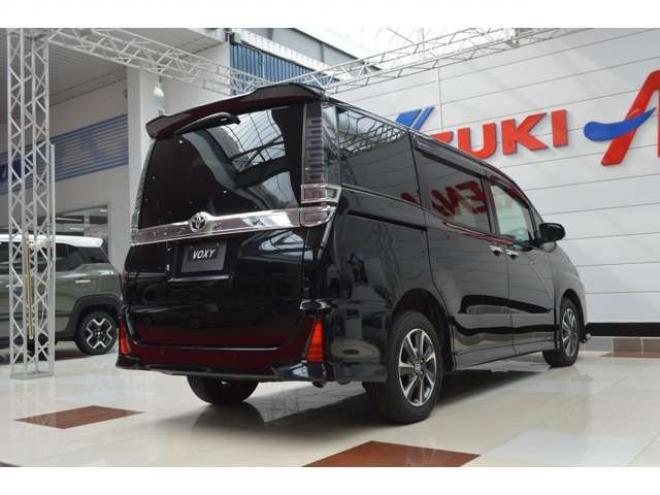 ヴォクシー2.0 ZS 煌III 4WD　ワンオーナー7人乗り4WD寒冷地仕様車トヨタセーフティセンスプリクラッシュセーフティ7インチワイドナビTVバックカメラ両側オートスライドドアETCハイビームアシストLEDヘッドライトクルーズコントロール 2000