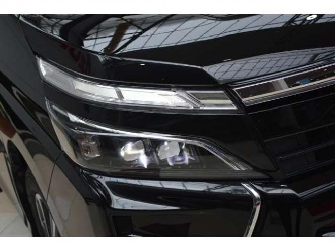 ヴォクシー2.0 ZS 煌III 4WD　ワンオーナー7人乗り4WD寒冷地仕様車トヨタセーフティセンスプリクラッシュセーフティ7インチワイドナビTVバックカメラ両側オートスライドドアETCハイビームアシストLEDヘッドライトクルーズコントロール 2000