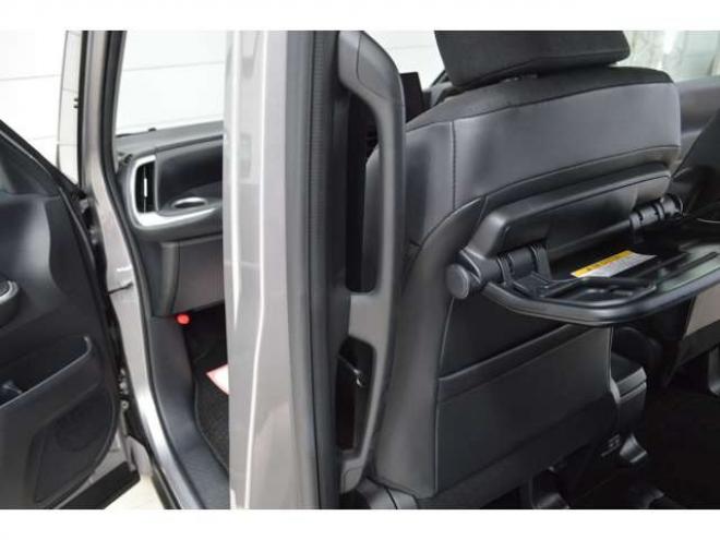 ランディ2.0 G 4WD　ワンオーナー車8人乗り4WDセーフティサポート搭載プリクラッシュセーフティ両側オートスライドドア9インチナビTVバックカメラETCレーダークルーズコントロールLEDドラレコシートヒーター 2000