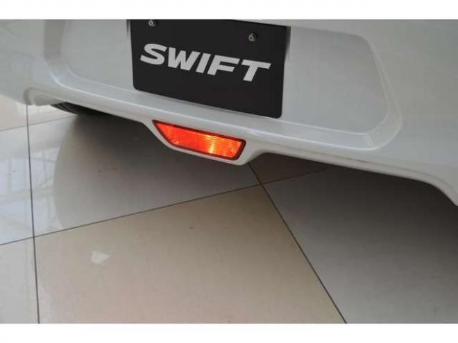 スイフト1.2 ハイブリッド RS セーフティパッケージ装着車 4WD　ワンオーナー車ハイブリット4WDセーフティサポート搭載アイドリングストップ横滑り防止装置パドルシフトアダプティブクルーズコントロールLEDライトETCシートヒーター 1200