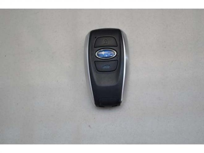 インプレッサスポーツ 2.0 i-L アイサイト 4WD　ワンオーナー車4WDパドルシフトアイサイトアイドリングストップ横滑り防止装置レーダークルーズコントロール純正8インチナビTVバックカメラブラインドスポットモニター前後ドラレコETCパーキングセンサーLEDライト 2000