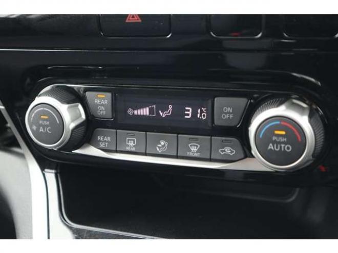 セレナ2.0 B 4WD　社外ナビ　バックカメラ　バックブザー　ETC　前側ドライブレコーダー　クルーズコントロール　オートライト　フォグランプ 2000