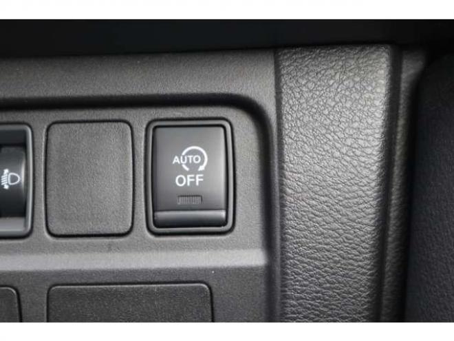 セレナ2.0 B 4WD　社外ナビ　バックカメラ　バックブザー　ETC　前側ドライブレコーダー　クルーズコントロール　オートライト　フォグランプ 2000