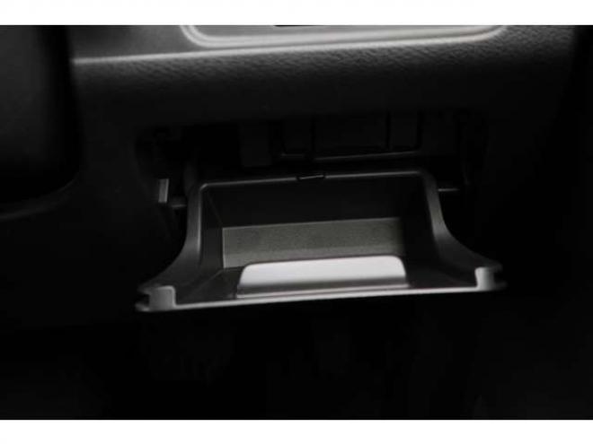 セレナ2.0 B 4WD　社外ナビ　バックカメラ　バックブザー　ETC　前側ドライブレコーダー　クルーズコントロール　オートライト　フォグランプ 2000