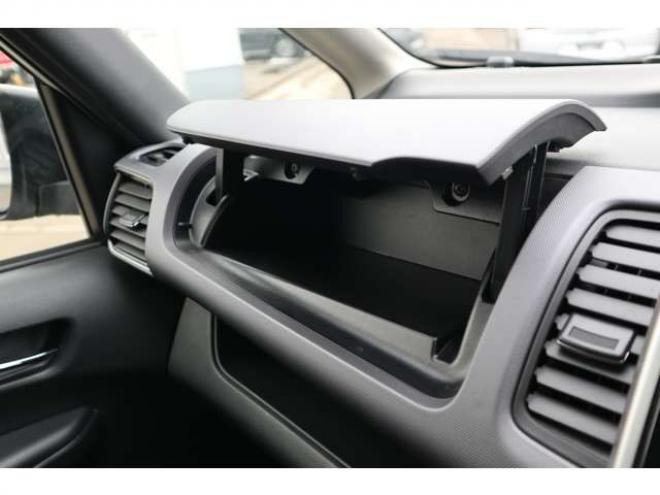 セレナ2.0 B 4WD　社外ナビ　バックカメラ　バックブザー　ETC　前側ドライブレコーダー　クルーズコントロール　オートライト　フォグランプ 2000