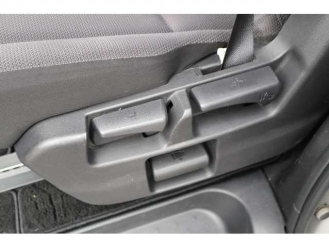 セレナ2.0 B 4WD　社外ナビ　バックカメラ　バックブザー　ETC　前側ドライブレコーダー　クルーズコントロール　オートライト　フォグランプ 2000