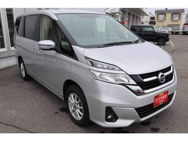 セレナ2.0 B 4WD　社外ナビ　バックカメラ　バックブザー　ETC　前側ドライブレコーダー　クルーズコントロール　オートライト　フォグランプ 2000