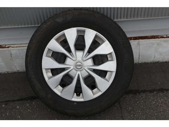 セレナ2.0 B 4WD　社外ナビ　バックカメラ　バックブザー　ETC　前側ドライブレコーダー　クルーズコントロール　オートライト　フォグランプ 2000