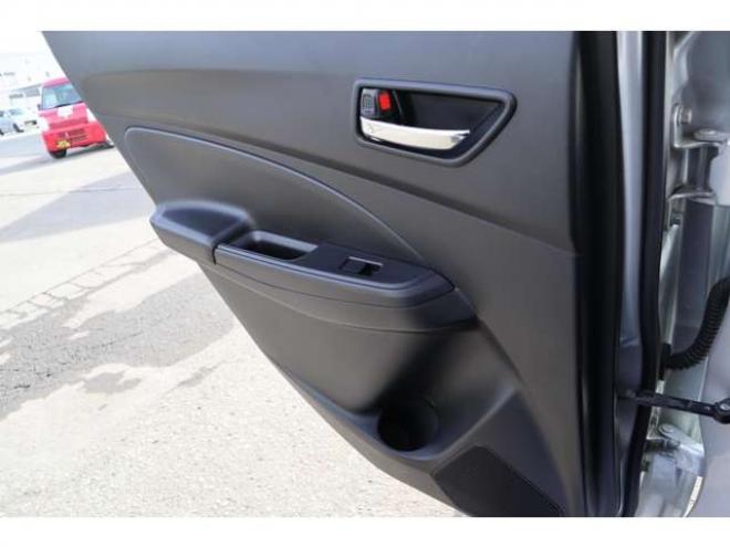 スイフト1.2 XL セーフティパッケージ装着車 4WD　CDプレイヤー　シートヒーター　パドルシフト　オートライト　アダプティブクルーズコントロール　車線逸脱警報 1200