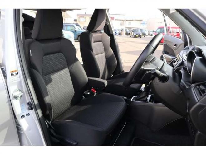 スイフト1.2 XL セーフティパッケージ装着車 4WD　CDプレイヤー　シートヒーター　パドルシフト　オートライト　アダプティブクルーズコントロール　車線逸脱警報 1200